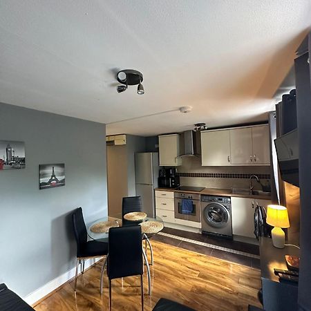 Lovely 2 Bedrooms Apartment 런던 외부 사진