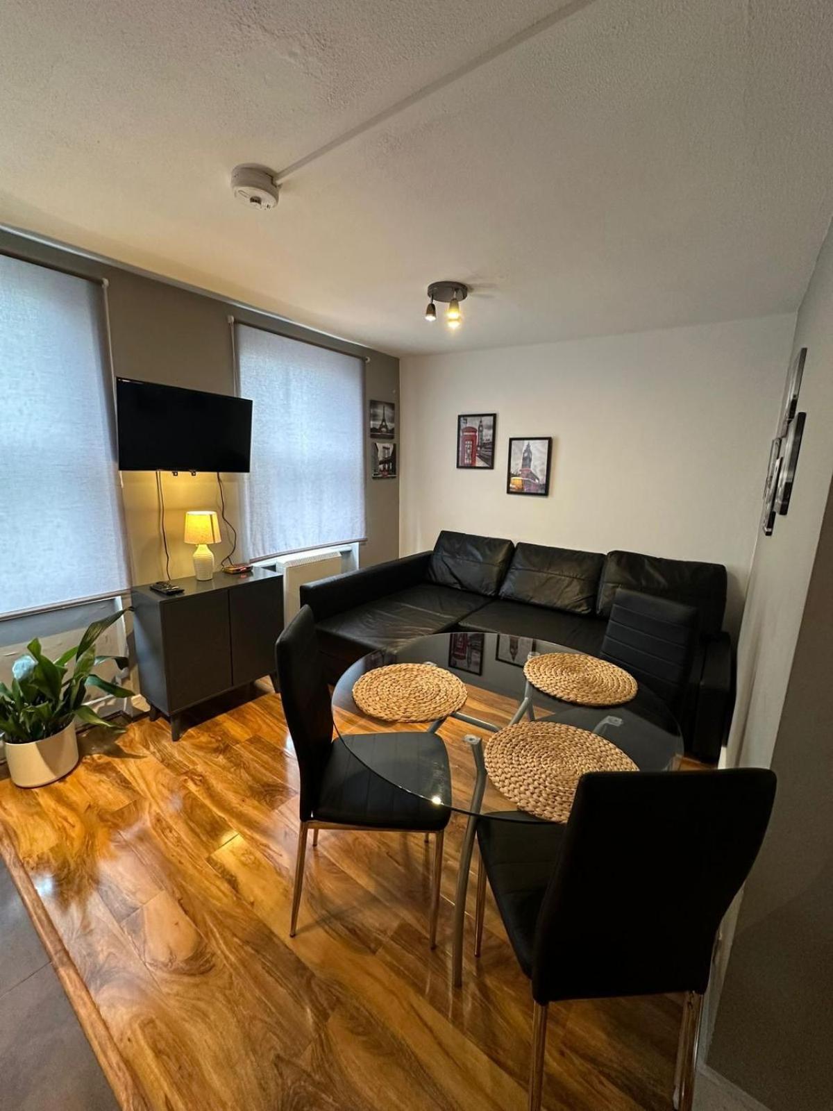 Lovely 2 Bedrooms Apartment 런던 외부 사진
