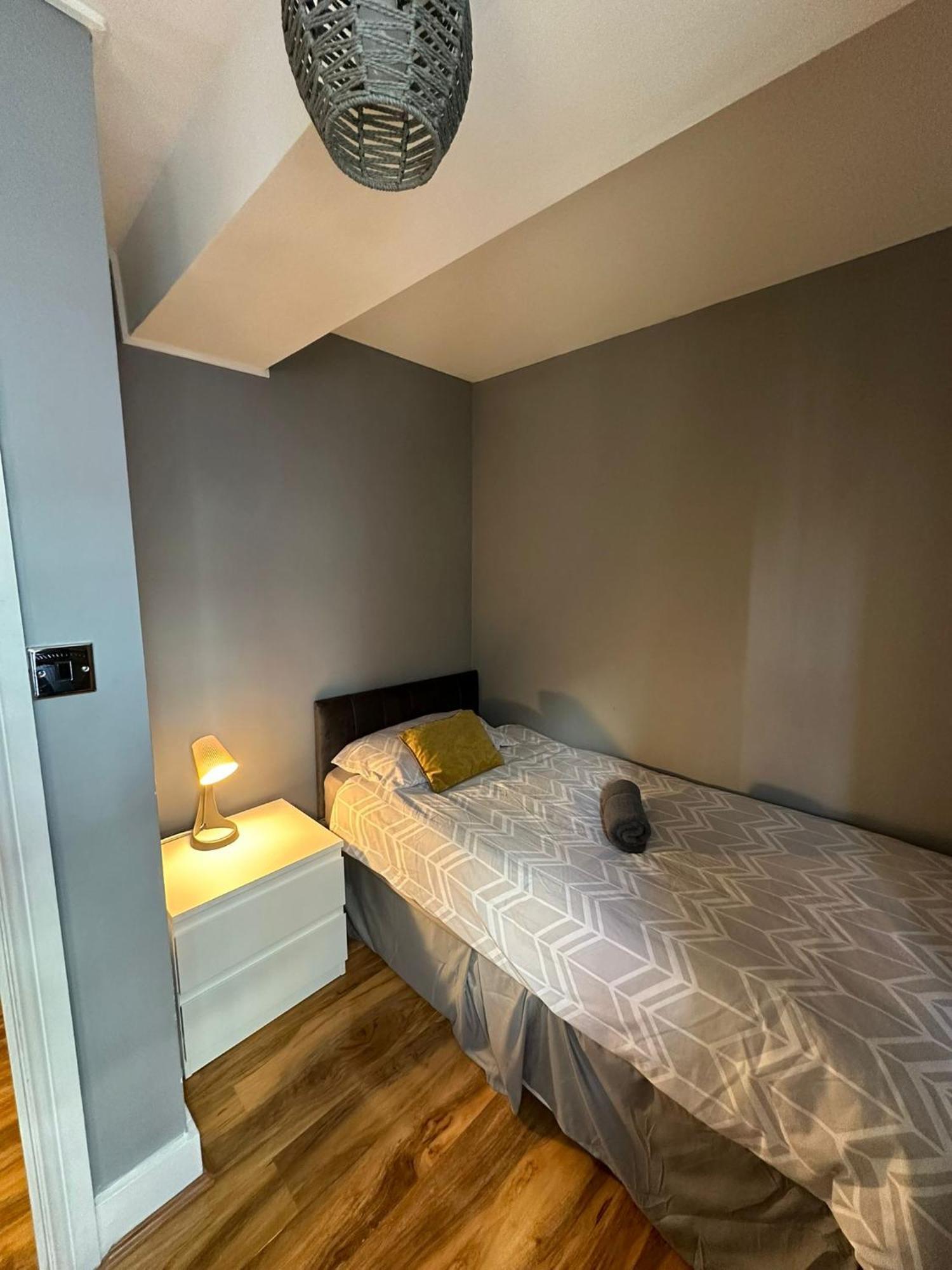 Lovely 2 Bedrooms Apartment 런던 외부 사진